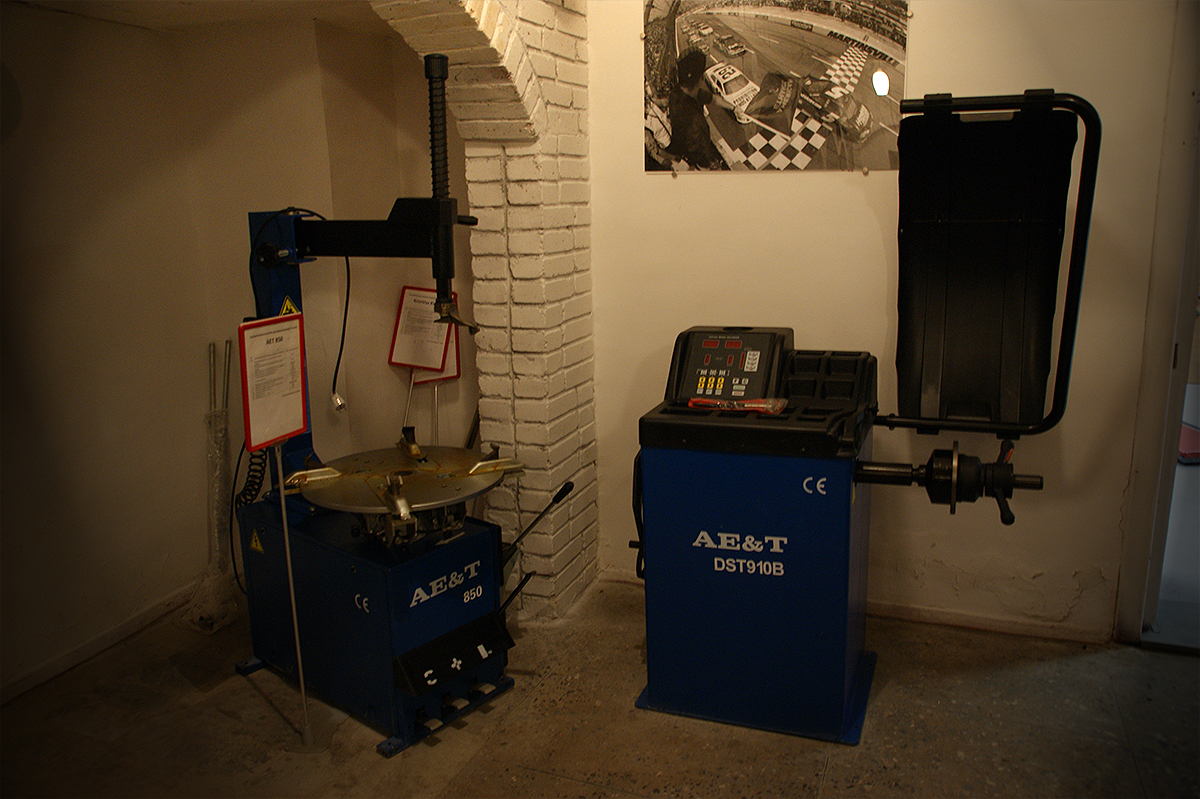 Выставочный зал шиномонтажного оборудования компании Кронвус-Юг